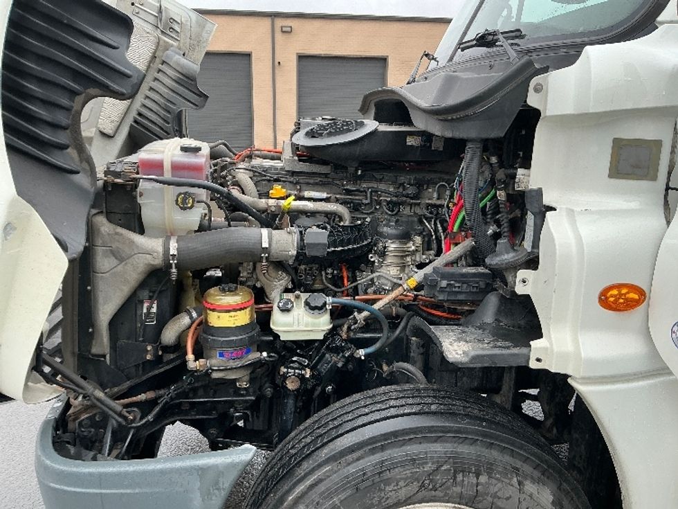 Day Cab Tractor-Heavy Duty Tractors-Freightliner-2018-Cascadia 12564ST-Wilkes Barre-PA-452,620\n\t\tmiles-$ 29,500 - Image 16