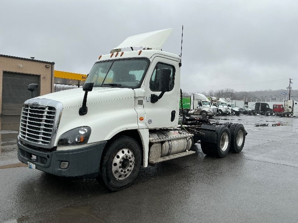 Day Cab Tractor-Heavy Duty Tractors-Freightliner-2018-Cascadia 12564ST-Wilkes Barre-PA-452,620\n\t\tmiles-$ 29,500 - Image 3
