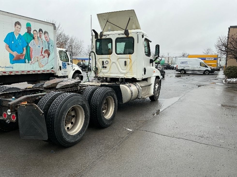 Day Cab Tractor-Heavy Duty Tractors-Freightliner-2018-Cascadia 12564ST-Wilkes Barre-PA-452,620\n\t\tmiles-$ 29,500 - Image 7