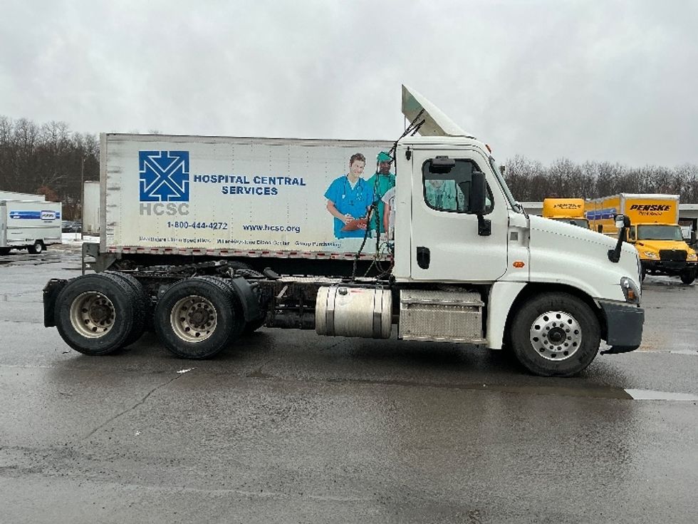 Day Cab Tractor-Heavy Duty Tractors-Freightliner-2018-Cascadia 12564ST-Wilkes Barre-PA-452,620\n\t\tmiles-$ 29,500 - Image 8