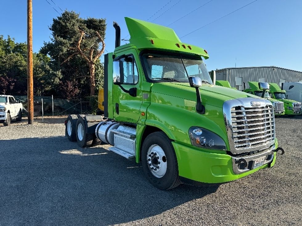 2018 Freightliner Cascadia 12564ST Day Cab Tractor