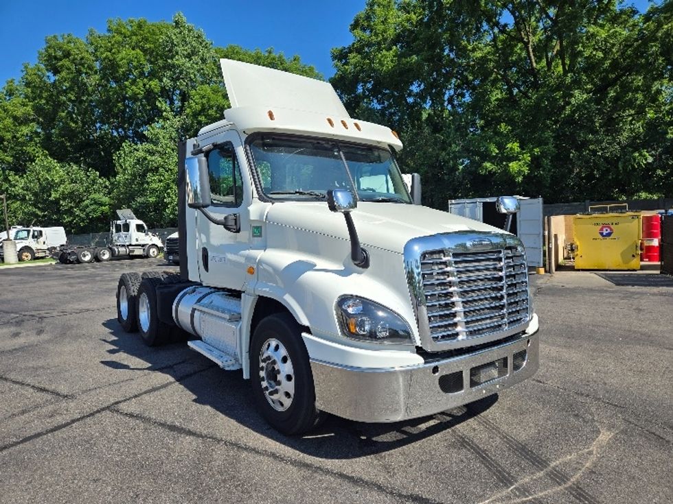 Day Cab Tractor-Heavy Duty Tractors-Freightliner-2018-Cascadia 12564ST-Ypsilanti-MI-419,912\n\t\tmiles-$ 34,500 - Image 1
