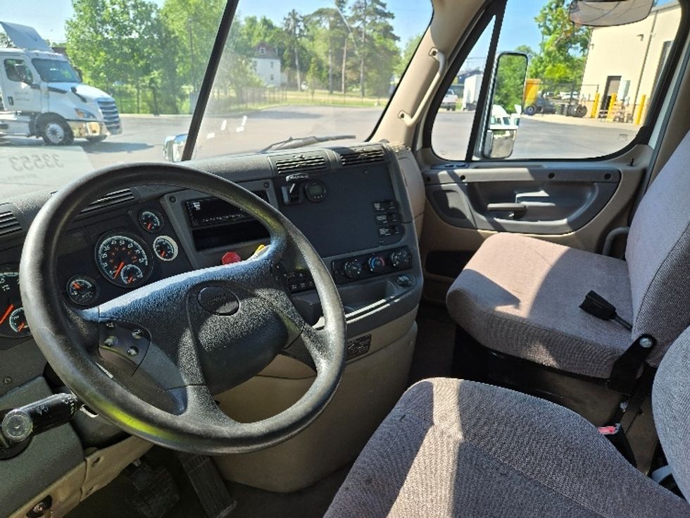 Day Cab Tractor-Heavy Duty Tractors-Freightliner-2018-Cascadia 12564ST-Ypsilanti-MI-419,912\n\t\tmiles-$ 34,500 - Image 10