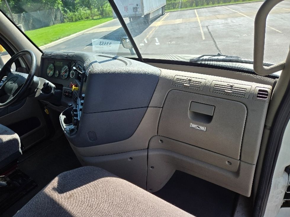 Day Cab Tractor-Heavy Duty Tractors-Freightliner-2018-Cascadia 12564ST-Ypsilanti-MI-419,912\n\t\tmiles-$ 34,500 - Image 13