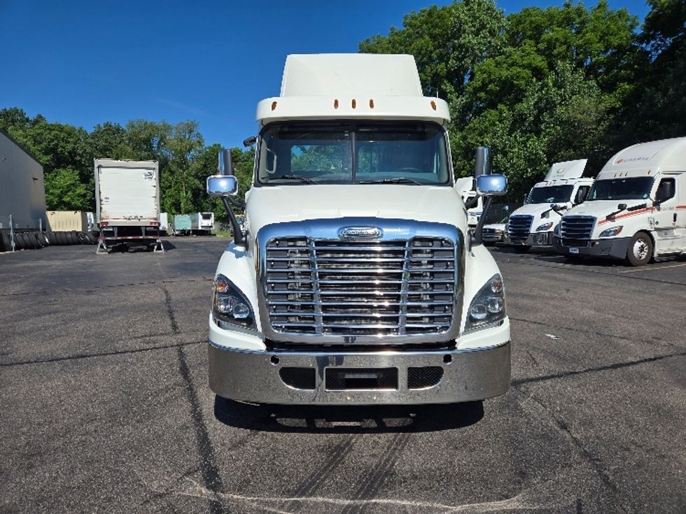 Day Cab Tractor-Heavy Duty Tractors-Freightliner-2018-Cascadia 12564ST-Ypsilanti-MI-419,912\n\t\tmiles-$ 34,500 - Image 2
