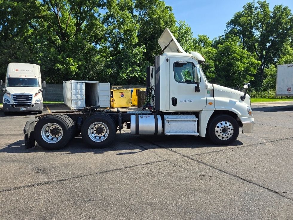 Day Cab Tractor-Heavy Duty Tractors-Freightliner-2018-Cascadia 12564ST-Ypsilanti-MI-419,912\n\t\tmiles-$ 34,500 - Image 8