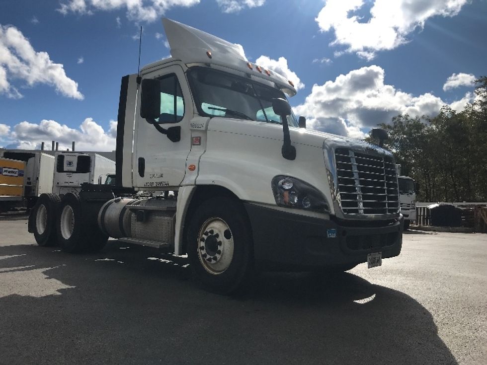 Day Cab Tractor-Heavy Duty Tractors-Freightliner-2018-Cascadia 12564ST-Zelienople-PA-310,656\n\t\tmiles-$ 46,000 - Image 1