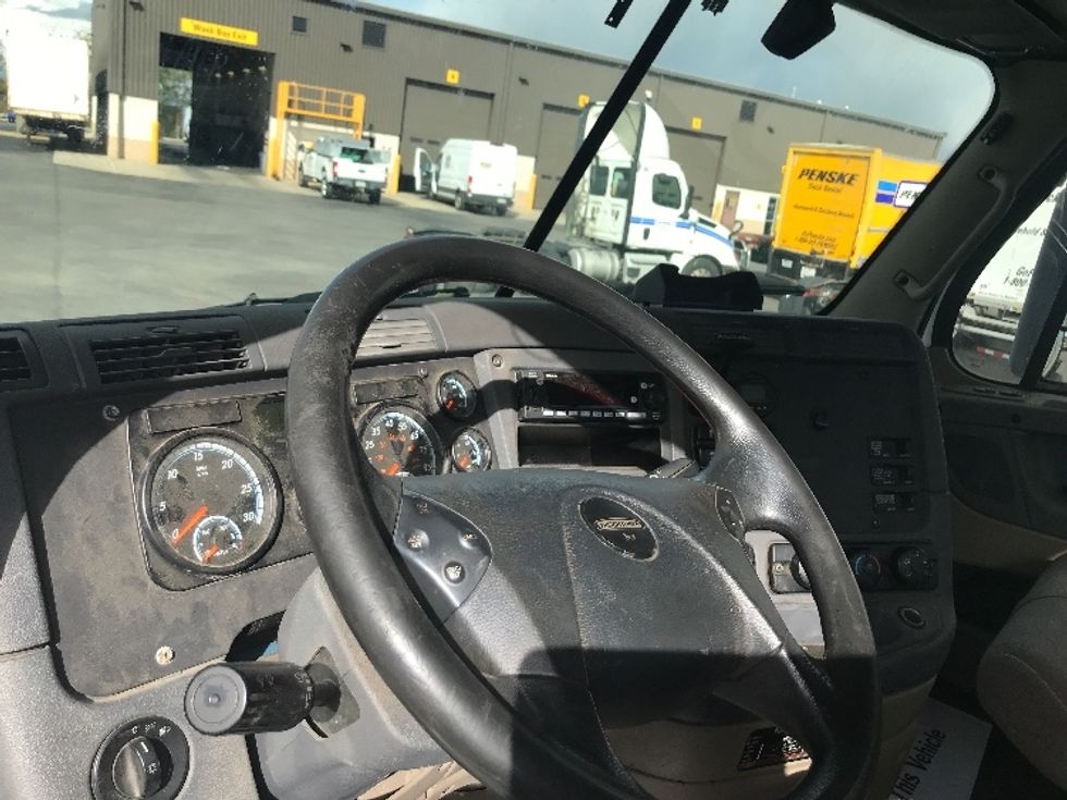 Day Cab Tractor-Heavy Duty Tractors-Freightliner-2018-Cascadia 12564ST-Zelienople-PA-310,656\n\t\tmiles-$ 46,000 - Image 10