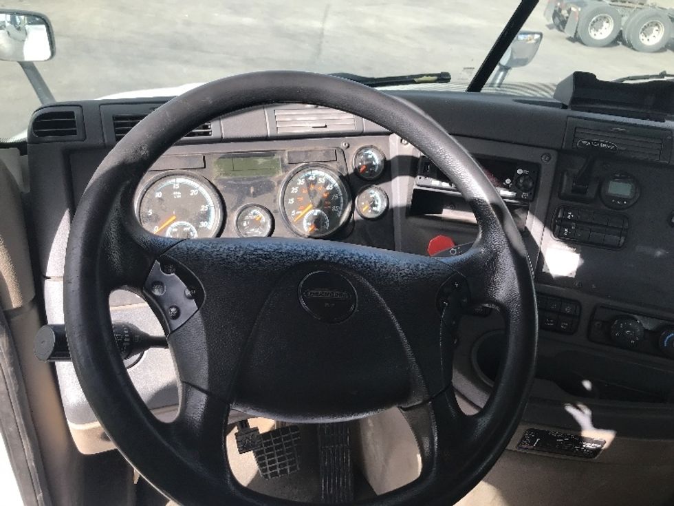 Day Cab Tractor-Heavy Duty Tractors-Freightliner-2018-Cascadia 12564ST-Zelienople-PA-310,656\n\t\tmiles-$ 46,000 - Image 11