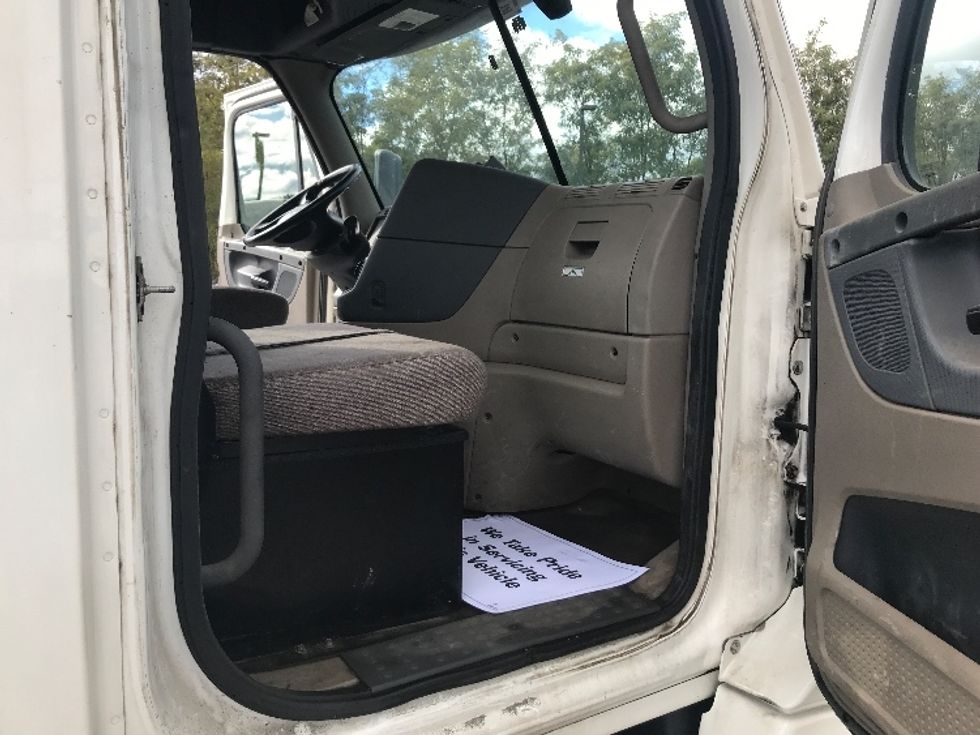 Day Cab Tractor-Heavy Duty Tractors-Freightliner-2018-Cascadia 12564ST-Zelienople-PA-310,656\n\t\tmiles-$ 46,000 - Image 12