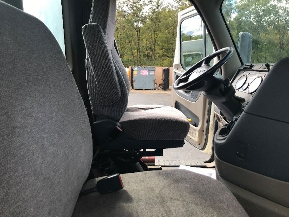Day Cab Tractor-Heavy Duty Tractors-Freightliner-2018-Cascadia 12564ST-Zelienople-PA-310,656\n\t\tmiles-$ 46,000 - Image 14