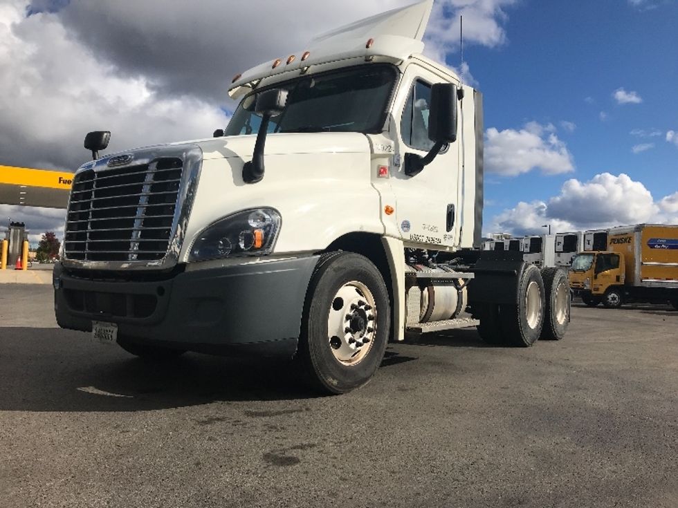 Day Cab Tractor-Heavy Duty Tractors-Freightliner-2018-Cascadia 12564ST-Zelienople-PA-310,656\n\t\tmiles-$ 46,000 - Image 3