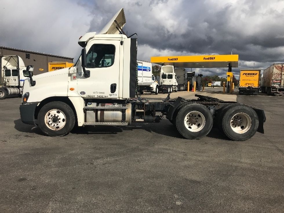 Day Cab Tractor-Heavy Duty Tractors-Freightliner-2018-Cascadia 12564ST-Zelienople-PA-310,656\n\t\tmiles-$ 46,000 - Image 4