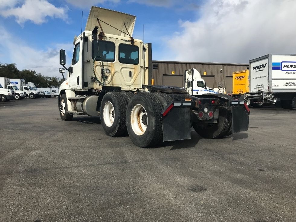 Day Cab Tractor-Heavy Duty Tractors-Freightliner-2018-Cascadia 12564ST-Zelienople-PA-310,656\n\t\tmiles-$ 46,000 - Image 5