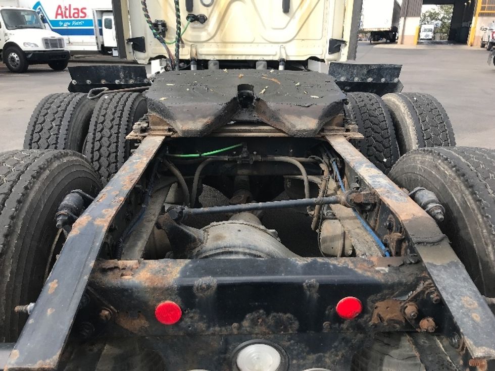 Day Cab Tractor-Heavy Duty Tractors-Freightliner-2018-Cascadia 12564ST-Zelienople-PA-310,656\n\t\tmiles-$ 46,000 - Image 6