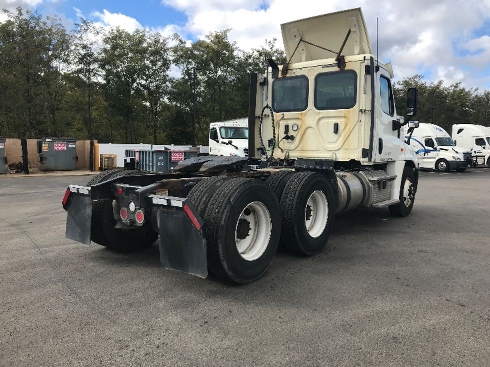 Day Cab Tractor-Heavy Duty Tractors-Freightliner-2018-Cascadia 12564ST-Zelienople-PA-310,656\n\t\tmiles-$ 46,000 - Image 7