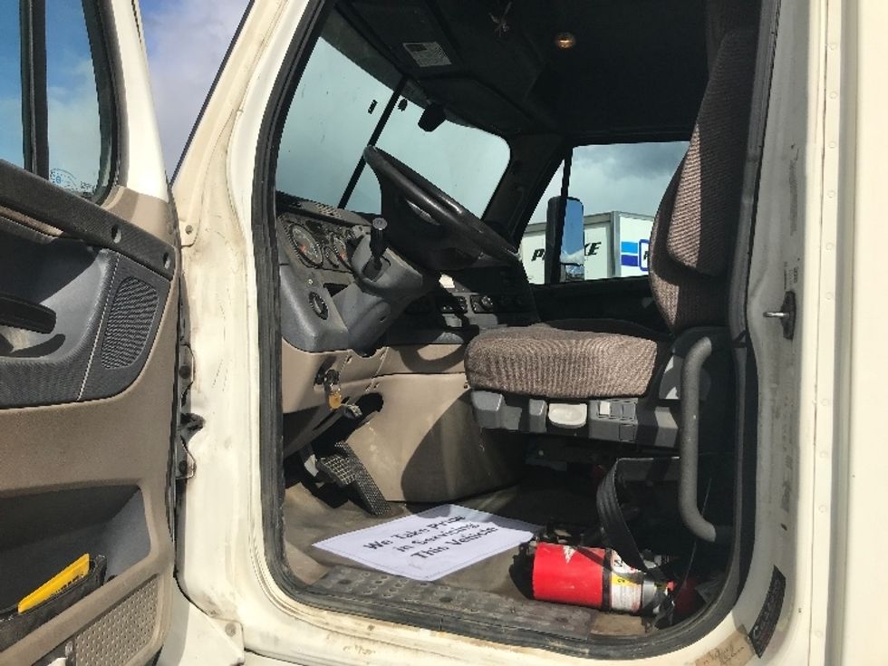 Day Cab Tractor-Heavy Duty Tractors-Freightliner-2018-Cascadia 12564ST-Zelienople-PA-310,656\n\t\tmiles-$ 46,000 - Image 9
