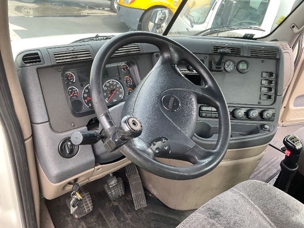 Day Cab Tractor-Heavy Duty Tractors-Freightliner-2018-Cascadia 12584ST-Torrance-CA-75,885\n\t\tmiles-$ 71,000 - Image 10