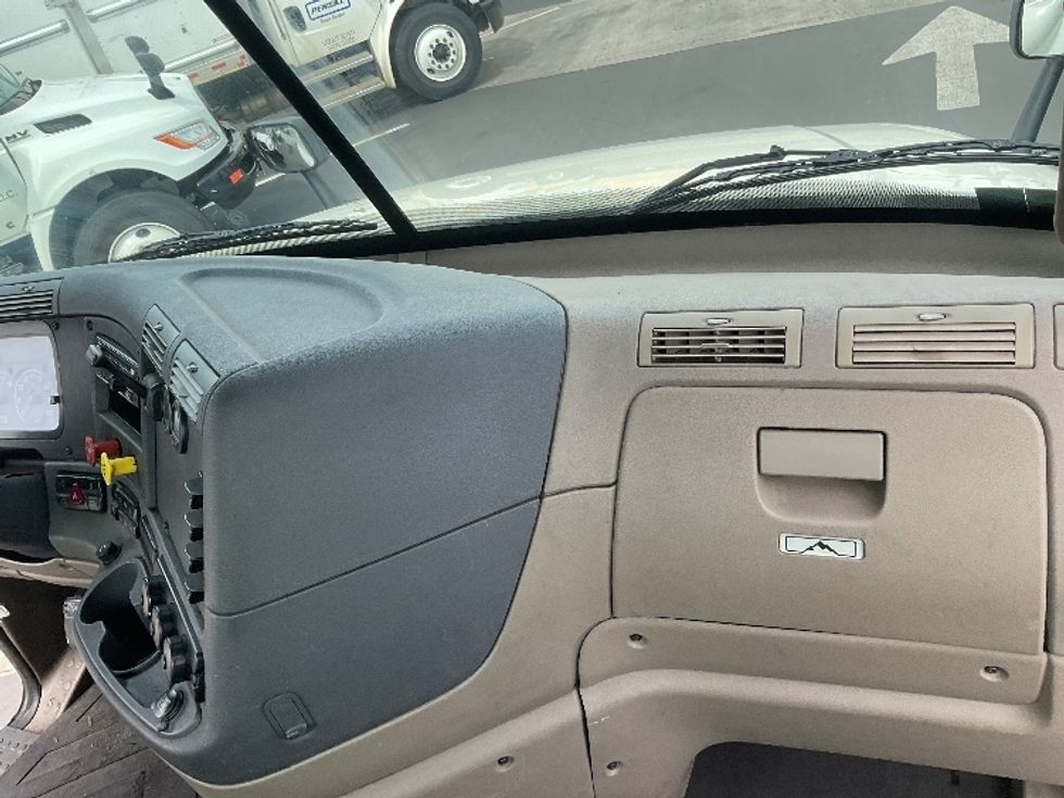 Day Cab Tractor-Heavy Duty Tractors-Freightliner-2018-Cascadia 12584ST-Torrance-CA-75,885\n\t\tmiles-$ 71,000 - Image 13