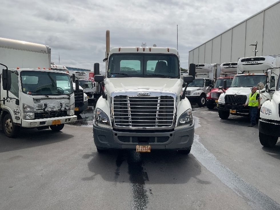 Day Cab Tractor-Heavy Duty Tractors-Freightliner-2018-Cascadia 12584ST-Torrance-CA-75,885\n\t\tmiles-$ 71,000 - Image 2