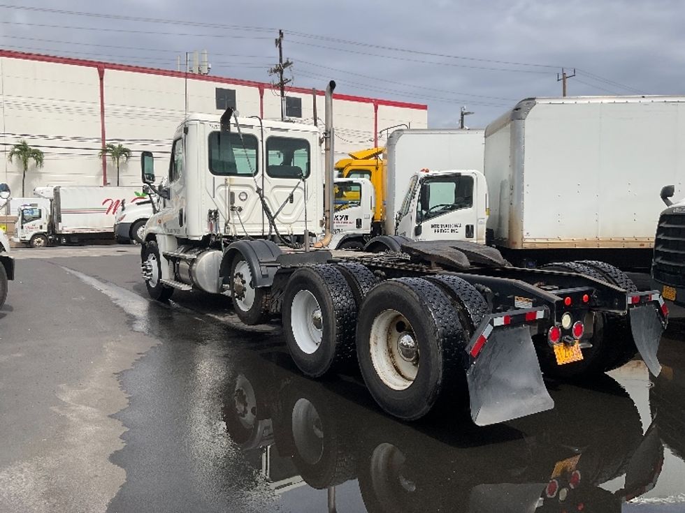 Day Cab Tractor-Heavy Duty Tractors-Freightliner-2018-Cascadia 12584ST-Torrance-CA-75,885\n\t\tmiles-$ 71,000 - Image 5