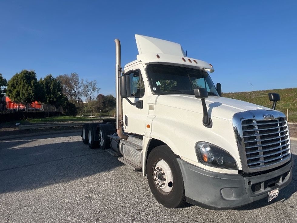 Day Cab Tractor-Heavy Duty Tractors-Freightliner-2018-Cascadia 12584ST-Torrance-CA-80,096\n\t\tmiles-$ 72,750 - Image 1