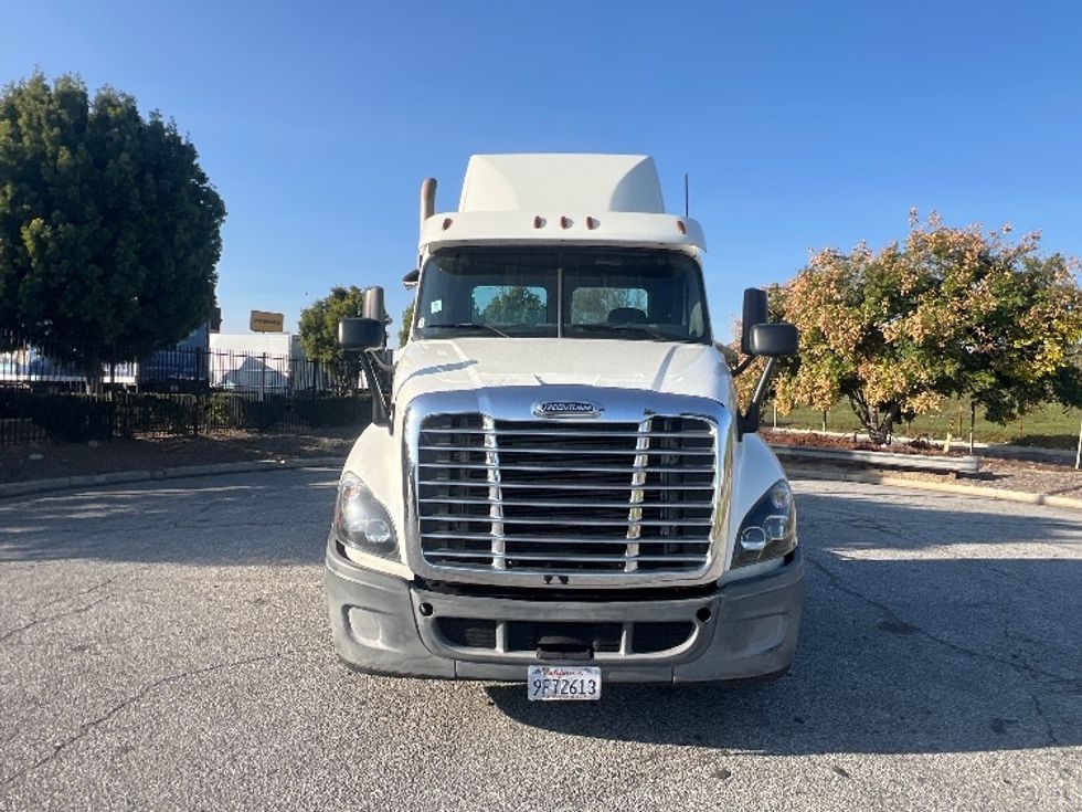 Day Cab Tractor-Heavy Duty Tractors-Freightliner-2018-Cascadia 12584ST-Torrance-CA-80,096\n\t\tmiles-$ 72,750 - Image 2