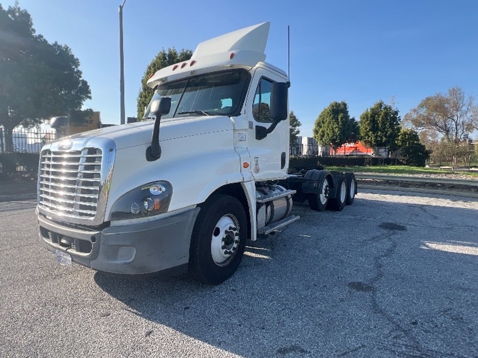 Day Cab Tractor-Heavy Duty Tractors-Freightliner-2018-Cascadia 12584ST-Torrance-CA-80,096\n\t\tmiles-$ 72,750 - Image 3