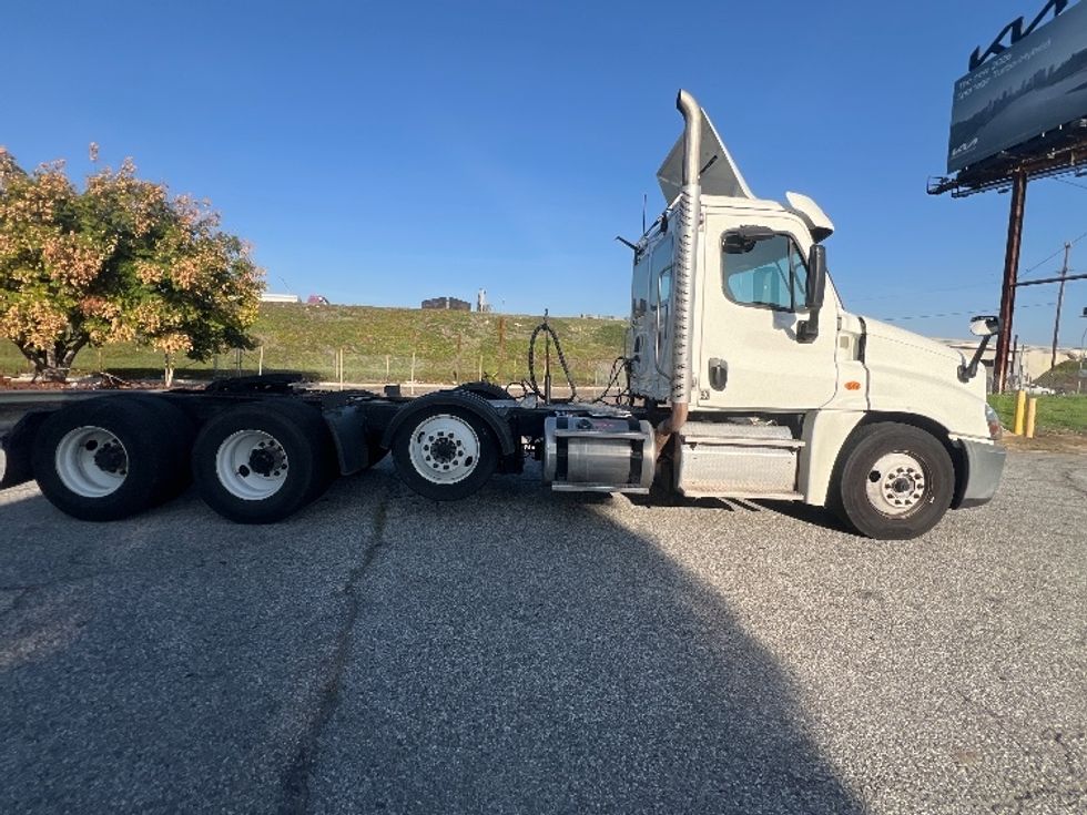 Day Cab Tractor-Heavy Duty Tractors-Freightliner-2018-Cascadia 12584ST-Torrance-CA-80,096\n\t\tmiles-$ 72,750 - Image 8