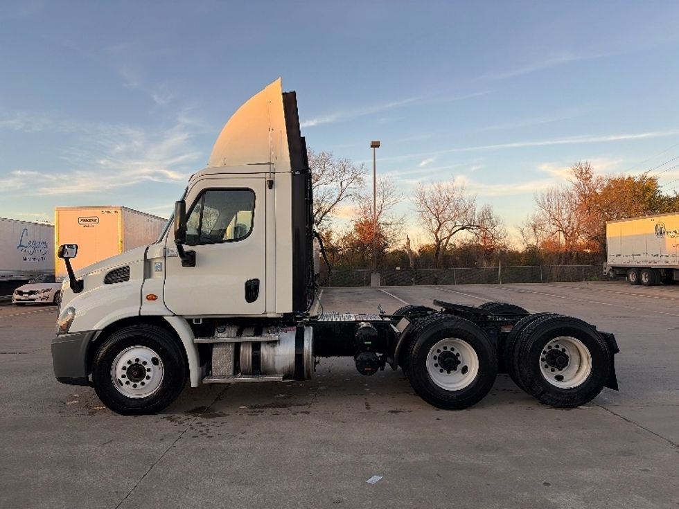 Day Cab Tractor-Heavy Duty Tractors-Freightliner-2018-Cascadia X11362ST-Dallas-TX-679,213\n\t\tmiles-$ 22,750 - Image 4