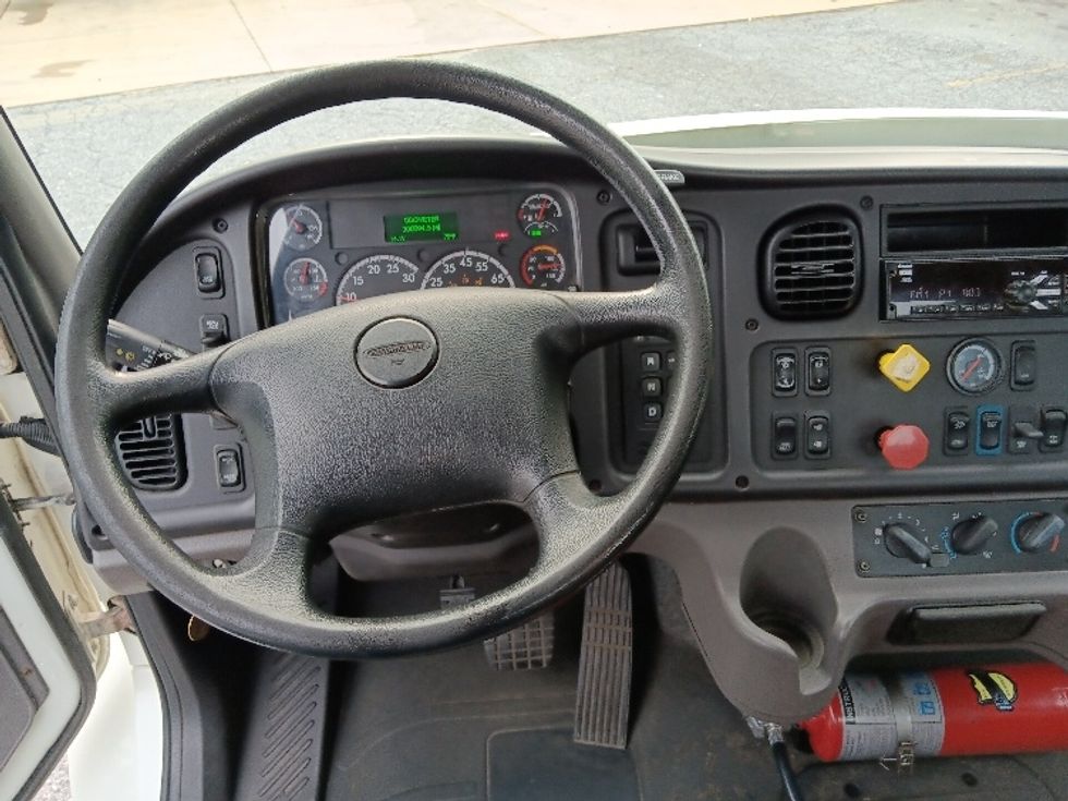 Day Cab Tractor-Heavy Duty Tractors-Freightliner-2018-M2-Blountville-TN-100,594\n\t\tmiles-$ 55,750 - Image 11