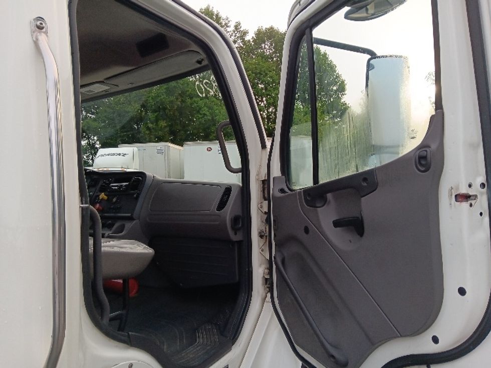 Day Cab Tractor-Heavy Duty Tractors-Freightliner-2018-M2-Blountville-TN-100,594\n\t\tmiles-$ 55,750 - Image 12