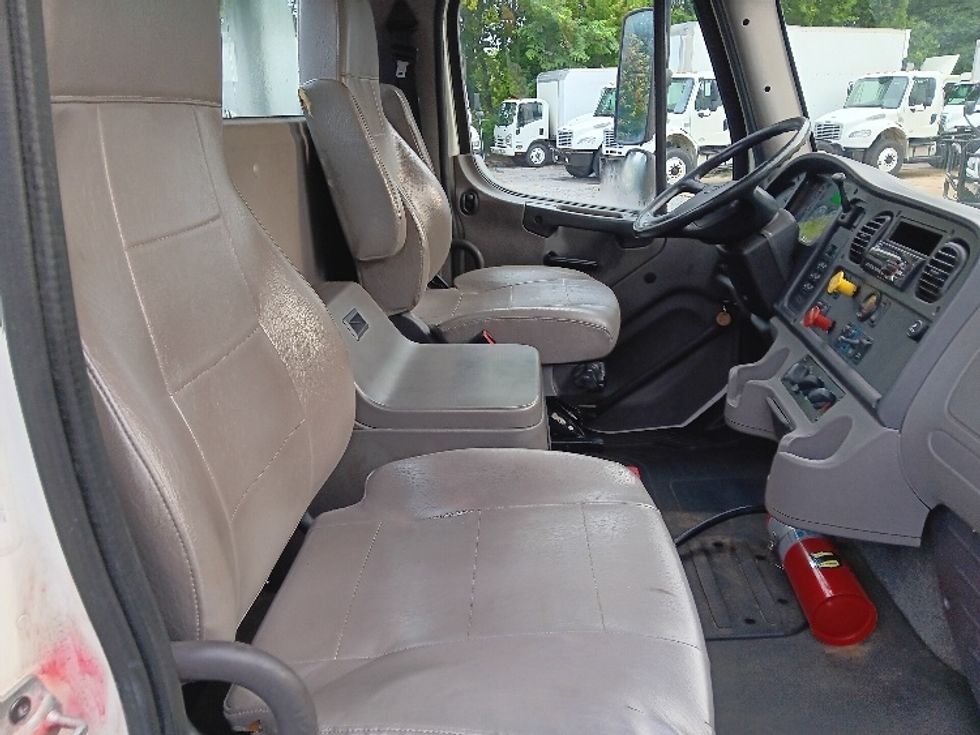 Day Cab Tractor-Heavy Duty Tractors-Freightliner-2018-M2-Blountville-TN-100,594\n\t\tmiles-$ 55,750 - Image 14
