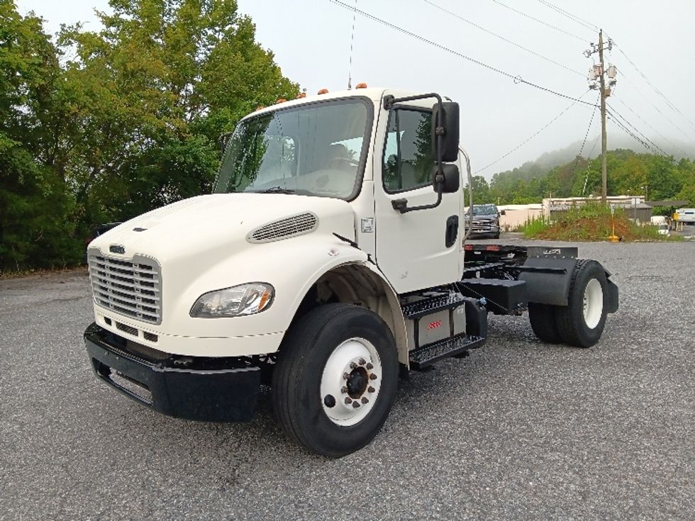 Day Cab Tractor-Heavy Duty Tractors-Freightliner-2018-M2-Blountville-TN-100,594\n\t\tmiles-$ 55,750 - Image 3