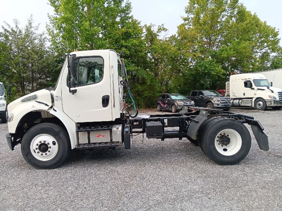Day Cab Tractor-Heavy Duty Tractors-Freightliner-2018-M2-Blountville-TN-100,594\n\t\tmiles-$ 55,750 - Image 4