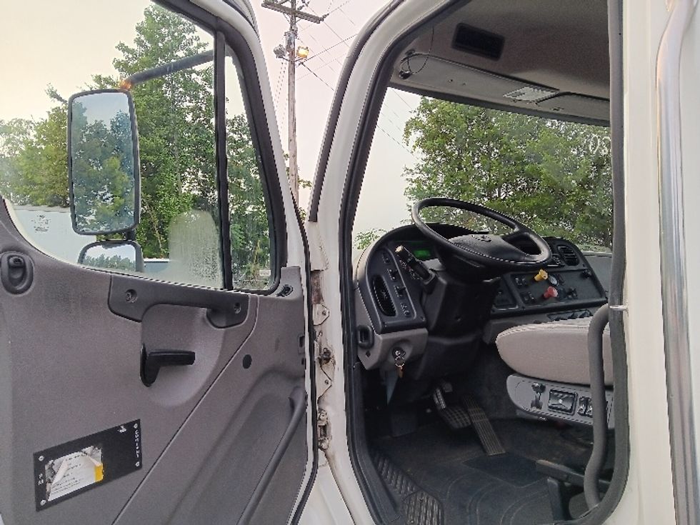 Day Cab Tractor-Heavy Duty Tractors-Freightliner-2018-M2-Blountville-TN-100,594\n\t\tmiles-$ 55,750 - Image 9