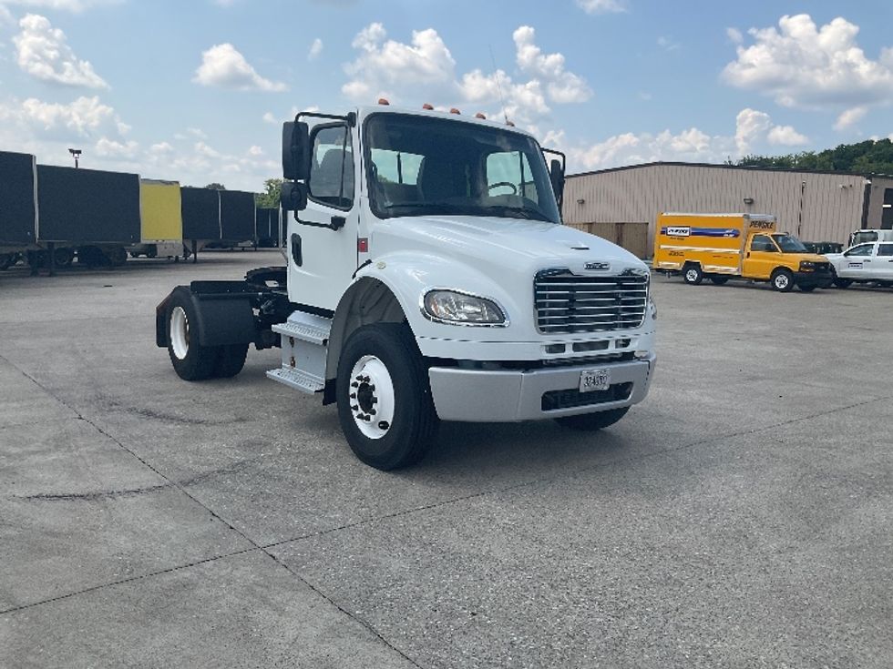Day Cab Tractor-Heavy Duty Tractors-Freightliner-2018-M2-Bowling Green-KY-109,731\n\t\tmiles-$ 47,750 - Image 1