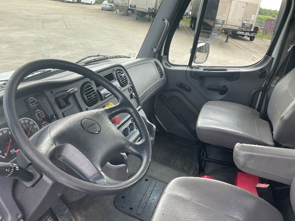 Day Cab Tractor-Heavy Duty Tractors-Freightliner-2018-M2-Bowling Green-KY-109,731\n\t\tmiles-$ 47,750 - Image 10