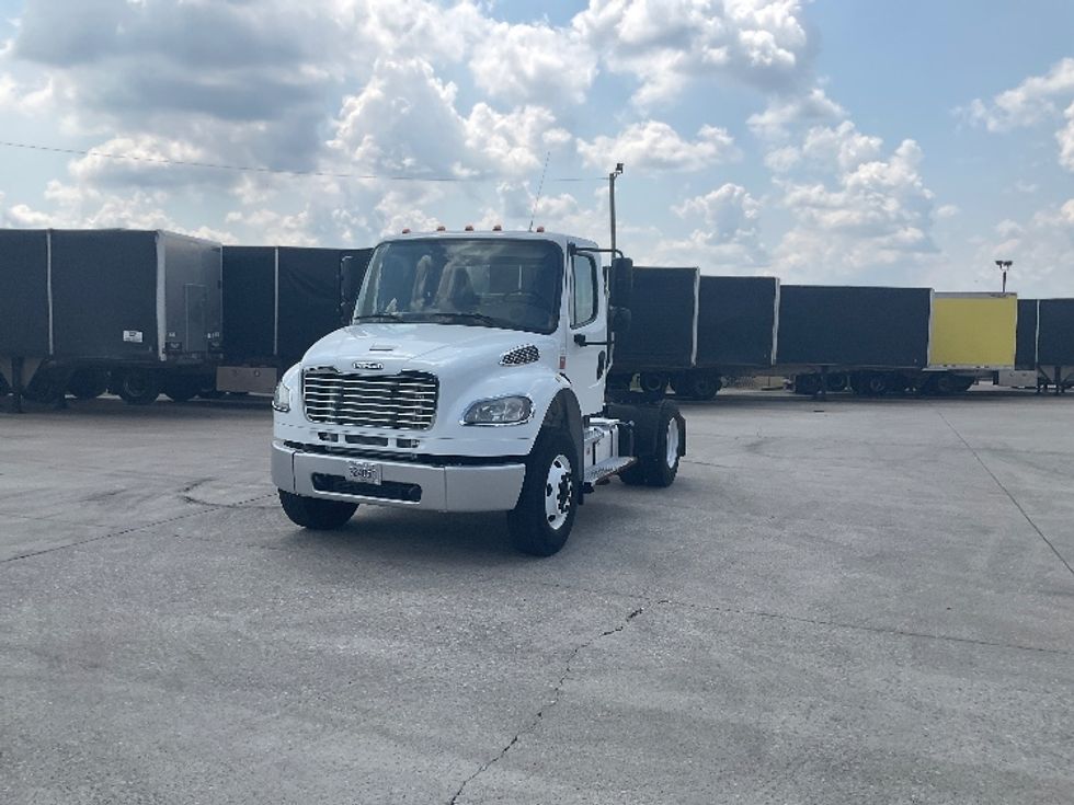 Day Cab Tractor-Heavy Duty Tractors-Freightliner-2018-M2-Bowling Green-KY-109,731\n\t\tmiles-$ 47,750 - Image 3