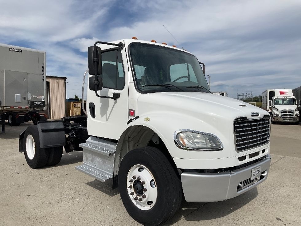 Day Cab Tractor-Heavy Duty Tractors-Freightliner-2018-M2-Bowling Green-KY-157,387\n\t\tmiles-$ 45,250 - Image 1