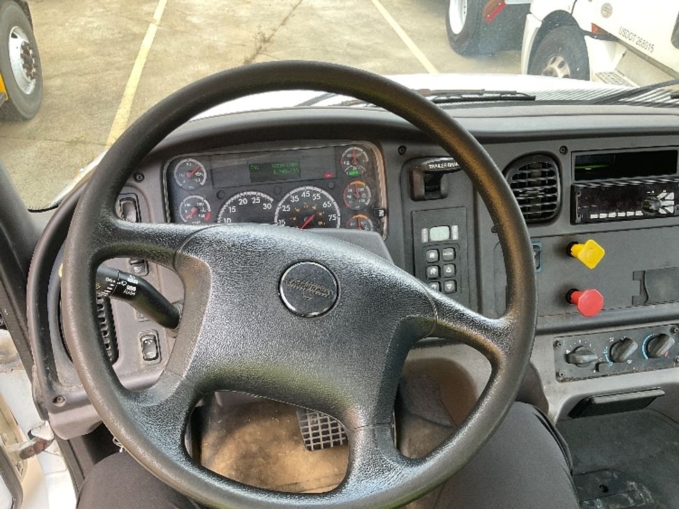 Day Cab Tractor-Heavy Duty Tractors-Freightliner-2018-M2-Bowling Green-KY-157,387\n\t\tmiles-$ 45,250 - Image 11