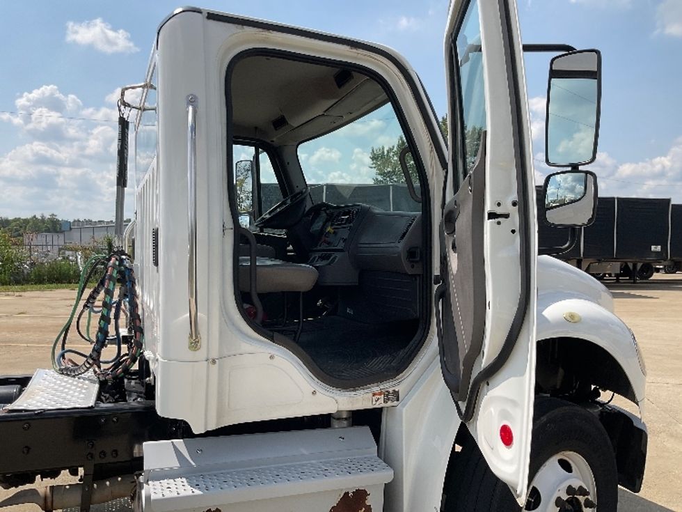 Day Cab Tractor-Heavy Duty Tractors-Freightliner-2018-M2-Bowling Green-KY-157,387\n\t\tmiles-$ 45,250 - Image 12