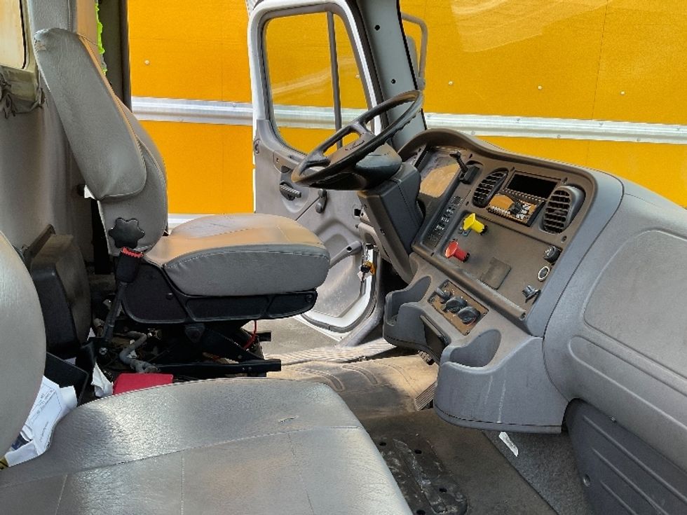 Day Cab Tractor-Heavy Duty Tractors-Freightliner-2018-M2-Bowling Green-KY-157,387\n\t\tmiles-$ 45,250 - Image 14