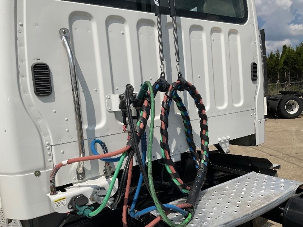 Day Cab Tractor-Heavy Duty Tractors-Freightliner-2018-M2-Bowling Green-KY-157,387\n\t\tmiles-$ 45,250 - Image 17