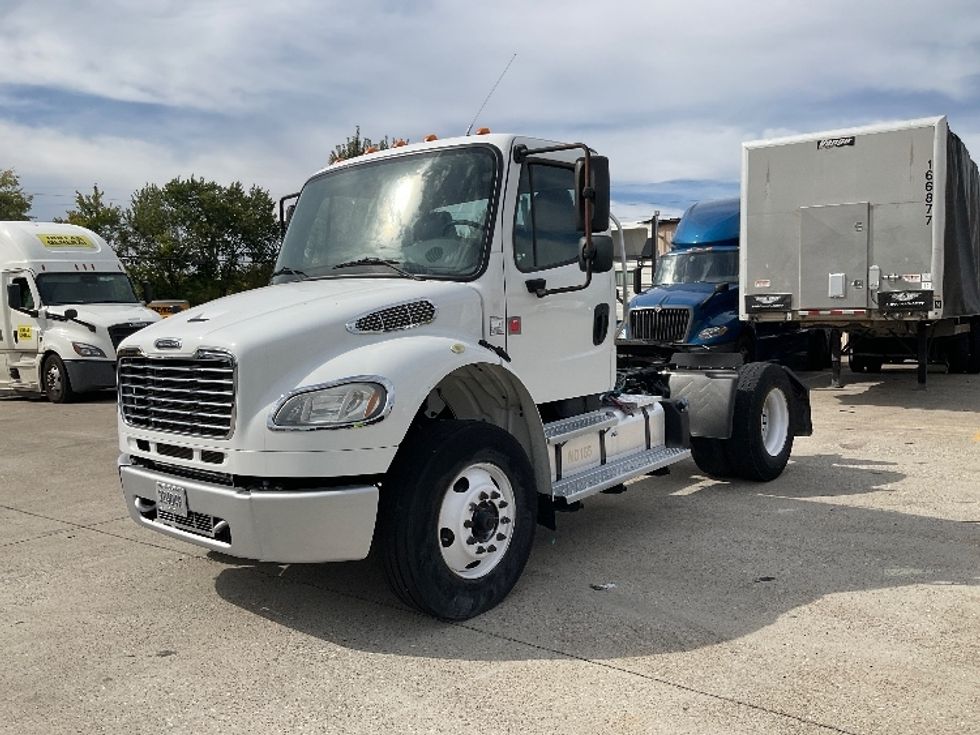 Day Cab Tractor-Heavy Duty Tractors-Freightliner-2018-M2-Bowling Green-KY-157,387\n\t\tmiles-$ 45,250 - Image 3
