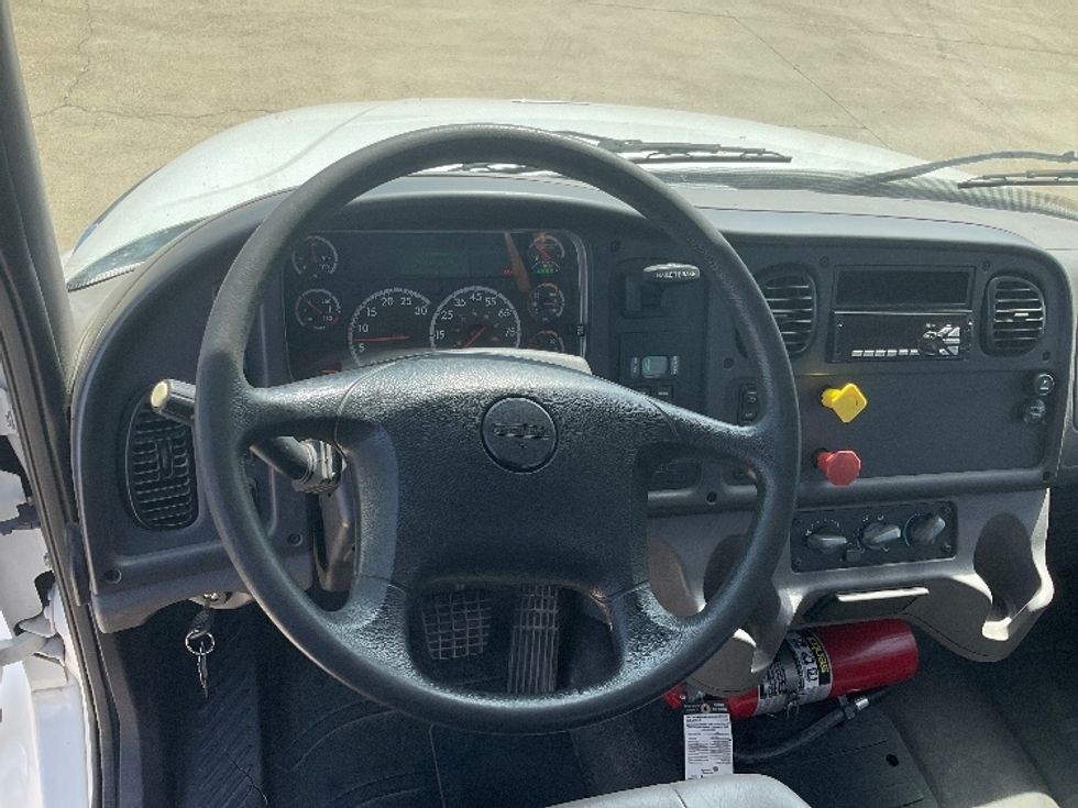Day Cab Tractor-Heavy Duty Tractors-Freightliner-2018-M2-Bowling Green-KY-157,551\n\t\tmiles-$ 45,250 - Image 11