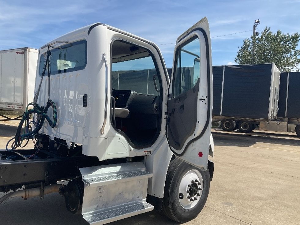 Day Cab Tractor-Heavy Duty Tractors-Freightliner-2018-M2-Bowling Green-KY-157,551\n\t\tmiles-$ 45,250 - Image 12