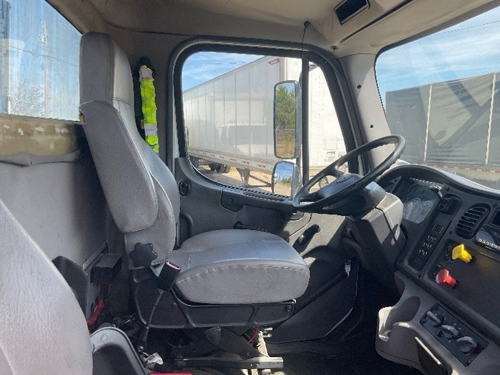 Day Cab Tractor-Heavy Duty Tractors-Freightliner-2018-M2-Bowling Green-KY-157,551\n\t\tmiles-$ 45,250 - Image 14