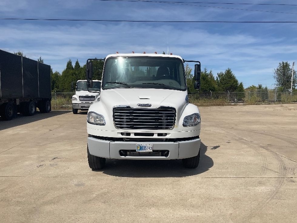 Day Cab Tractor-Heavy Duty Tractors-Freightliner-2018-M2-Bowling Green-KY-157,551\n\t\tmiles-$ 45,250 - Image 2