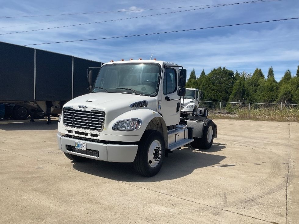 Day Cab Tractor-Heavy Duty Tractors-Freightliner-2018-M2-Bowling Green-KY-157,551\n\t\tmiles-$ 45,250 - Image 3